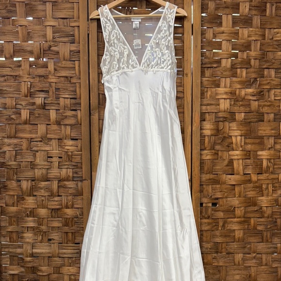Linda Other - New old stock Linda Elegant White Nightgown